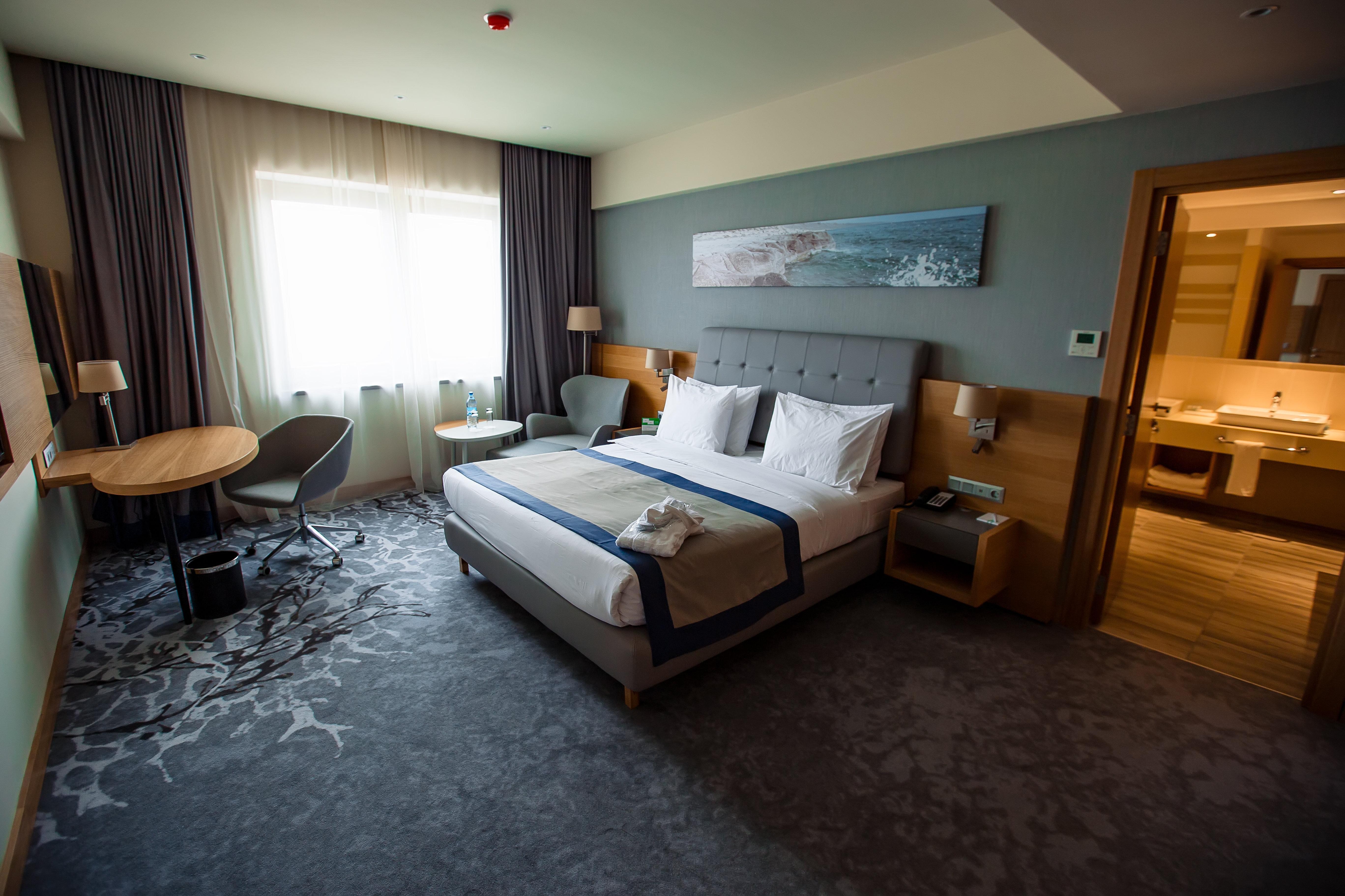 Holiday Inn - Aktau - Seaside, an IHG Hotel Bagian luar foto