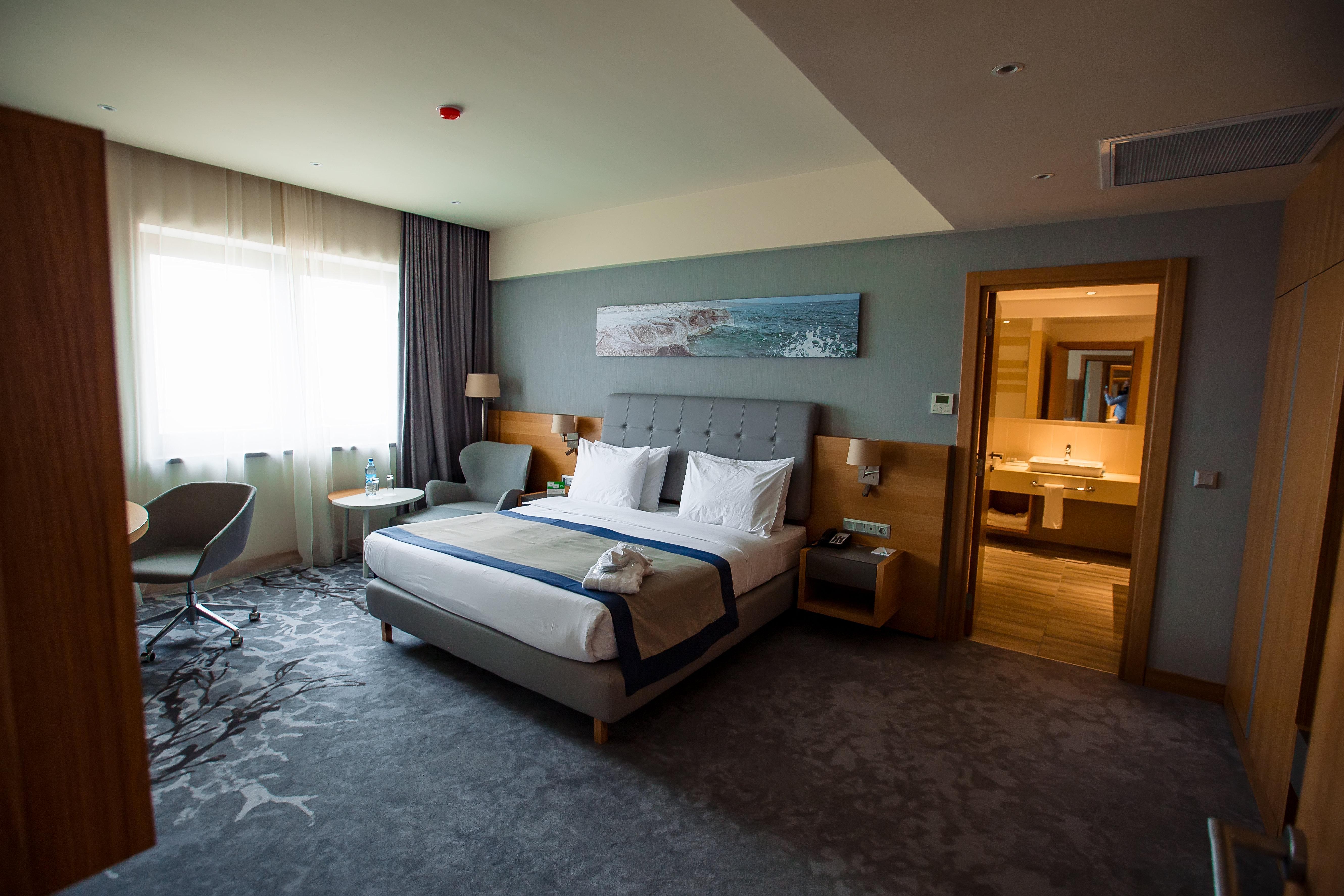 Holiday Inn - Aktau - Seaside, an IHG Hotel Bagian luar foto
