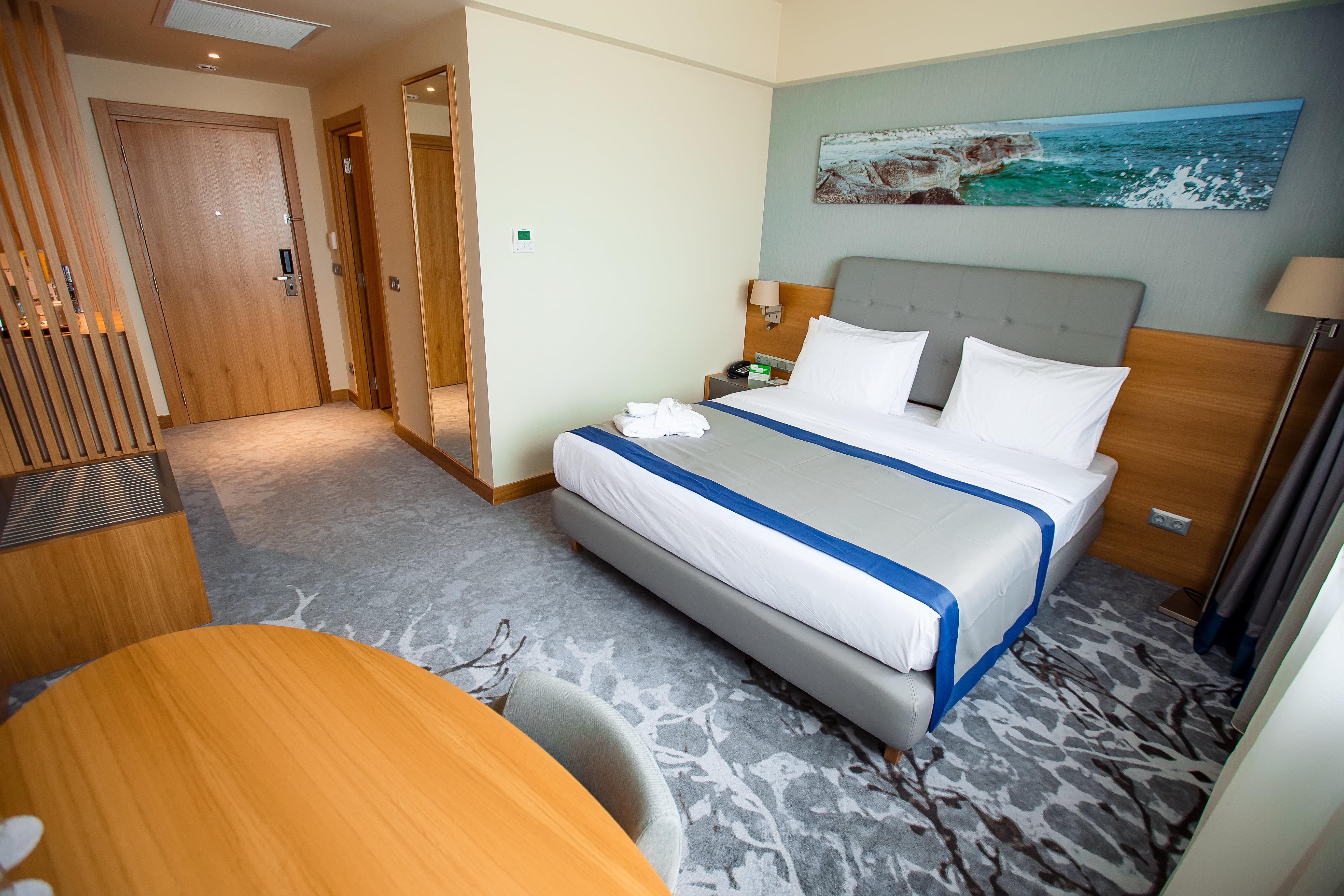 Holiday Inn - Aktau - Seaside, an IHG Hotel Bagian luar foto