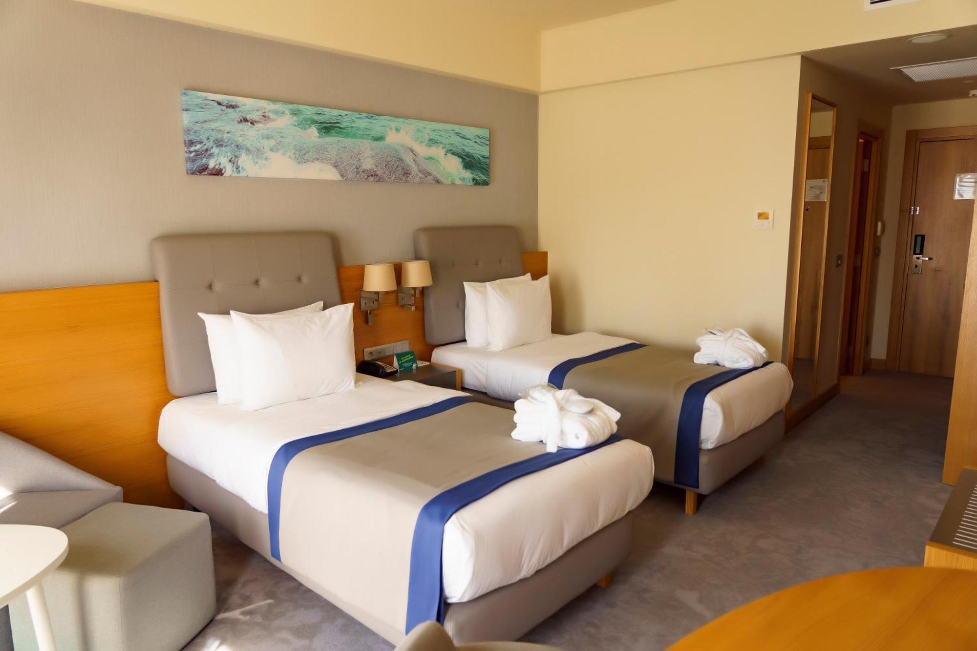 Holiday Inn - Aktau - Seaside, an IHG Hotel Bagian luar foto