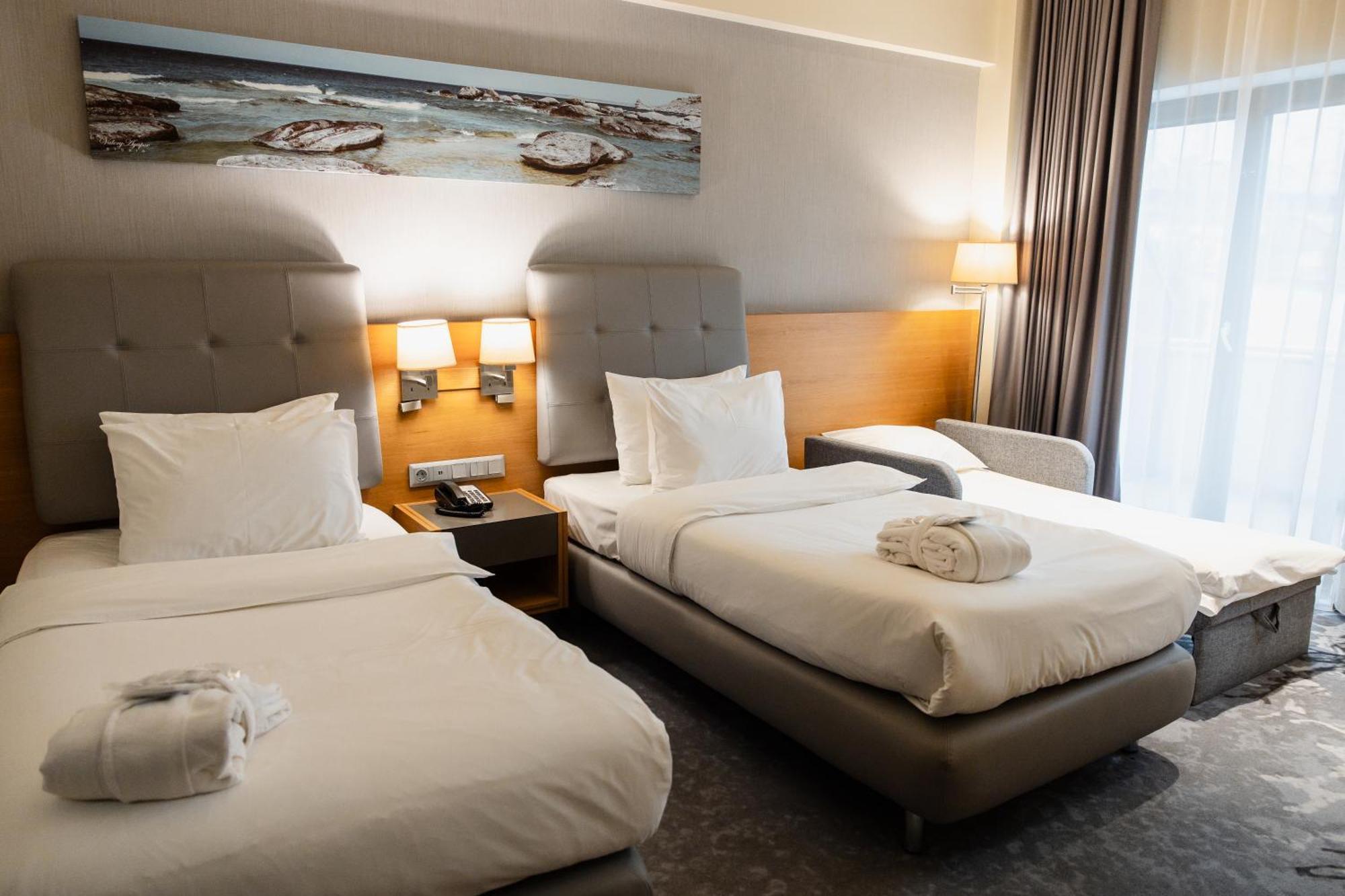 Holiday Inn - Aktau - Seaside, an IHG Hotel Bagian luar foto