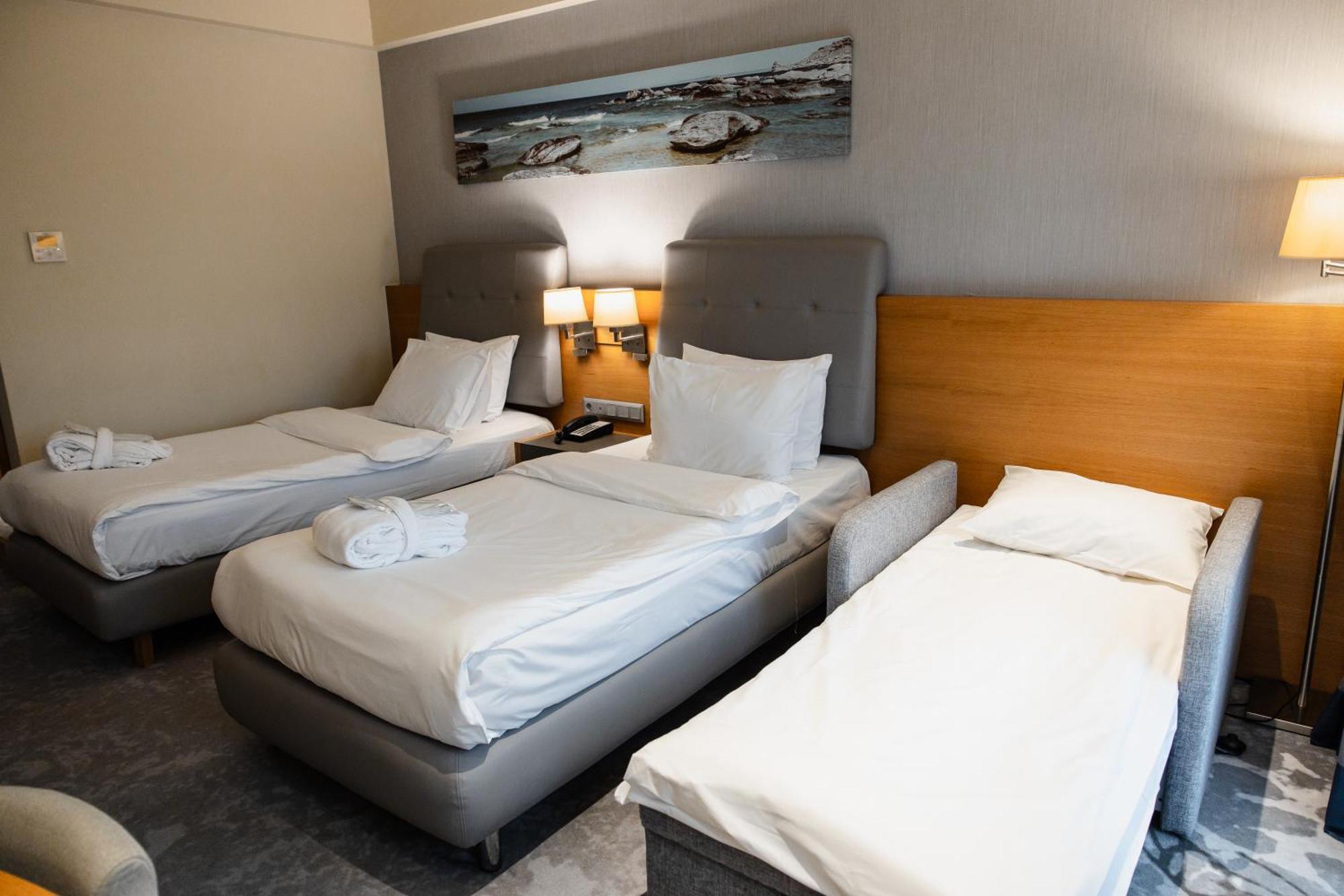 Holiday Inn - Aktau - Seaside, an IHG Hotel Bagian luar foto