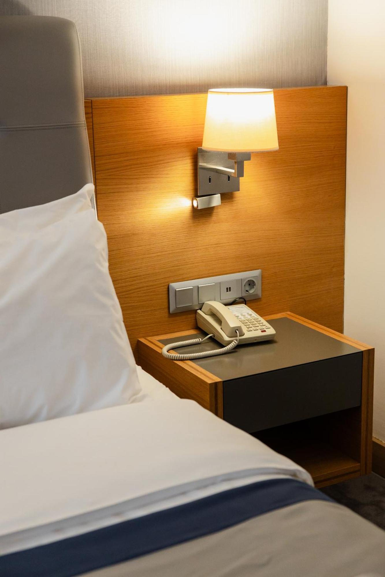 Holiday Inn - Aktau - Seaside, an IHG Hotel Bagian luar foto