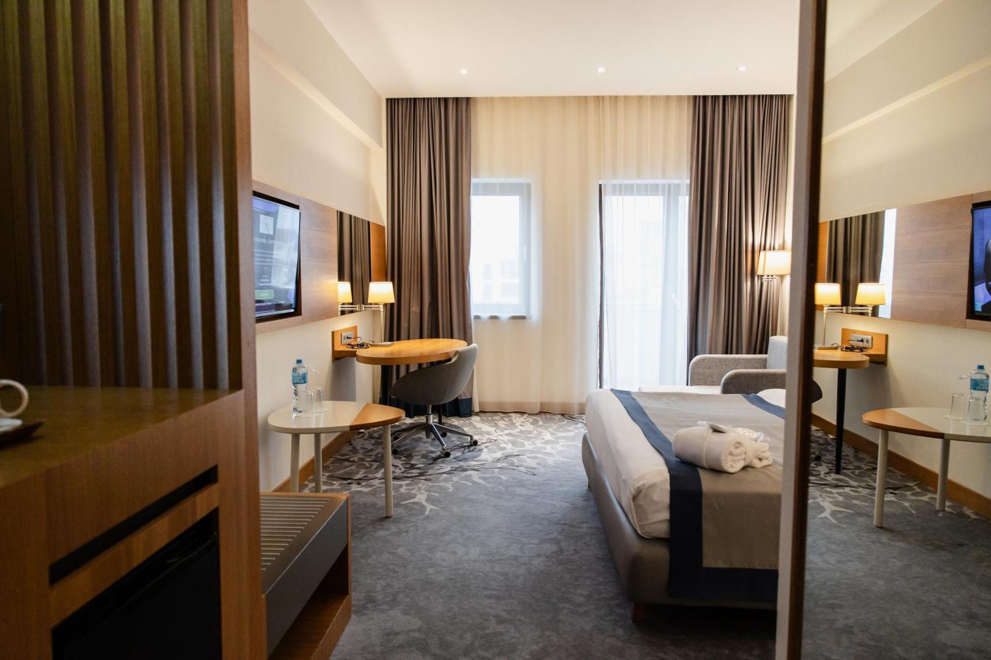 Holiday Inn - Aktau - Seaside, an IHG Hotel Bagian luar foto
